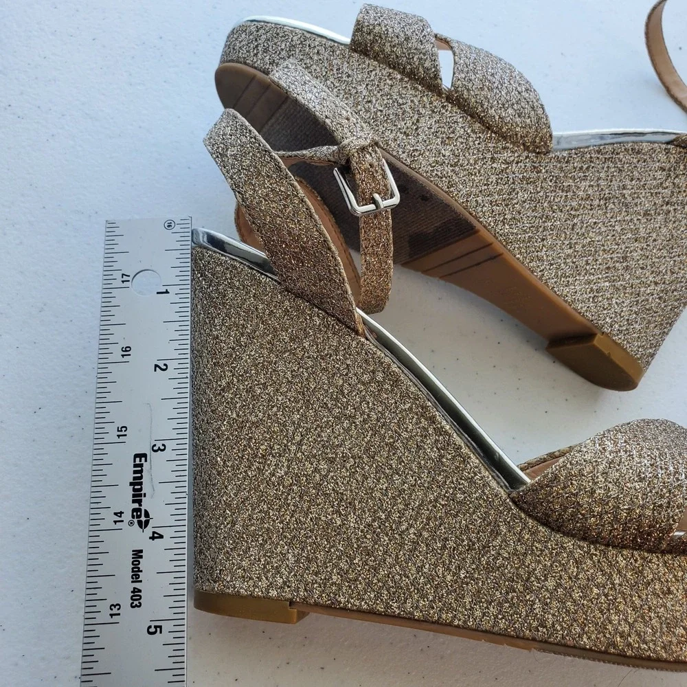 L.Miller Women's Frosted Platform Shoes Size 7.5‎ M Gold with Clasp Strap